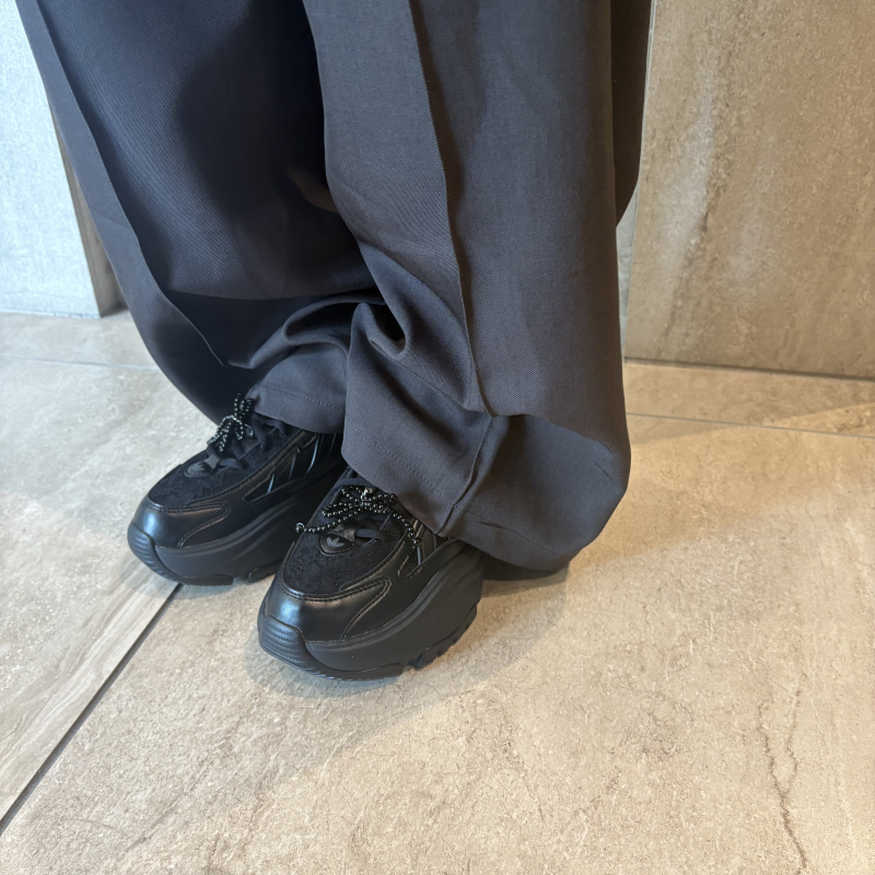 『ADIDAS OZGAIA W』