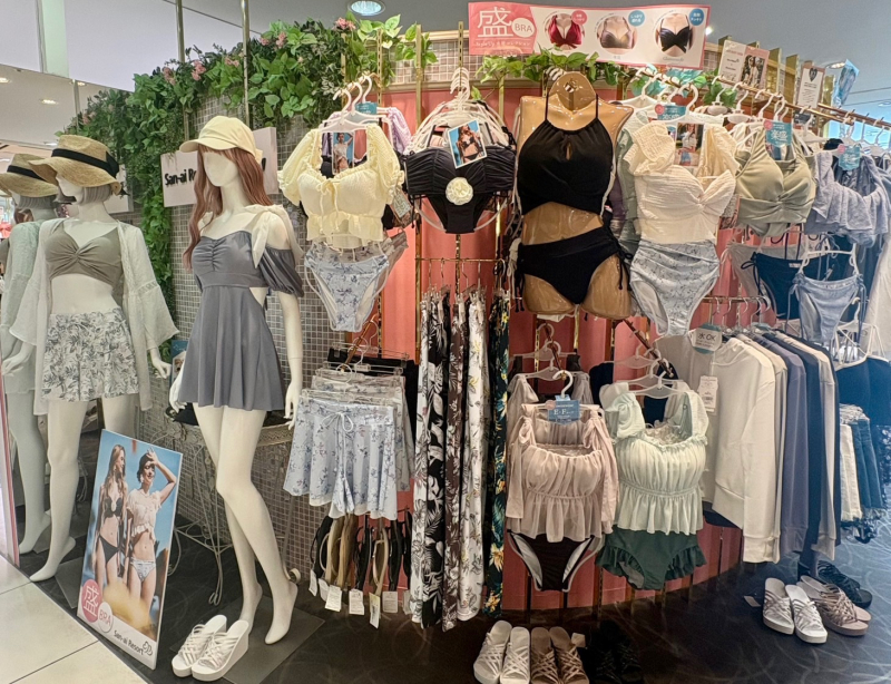 4F【San-ai Resort northerly】まだまだ水着ございます👙