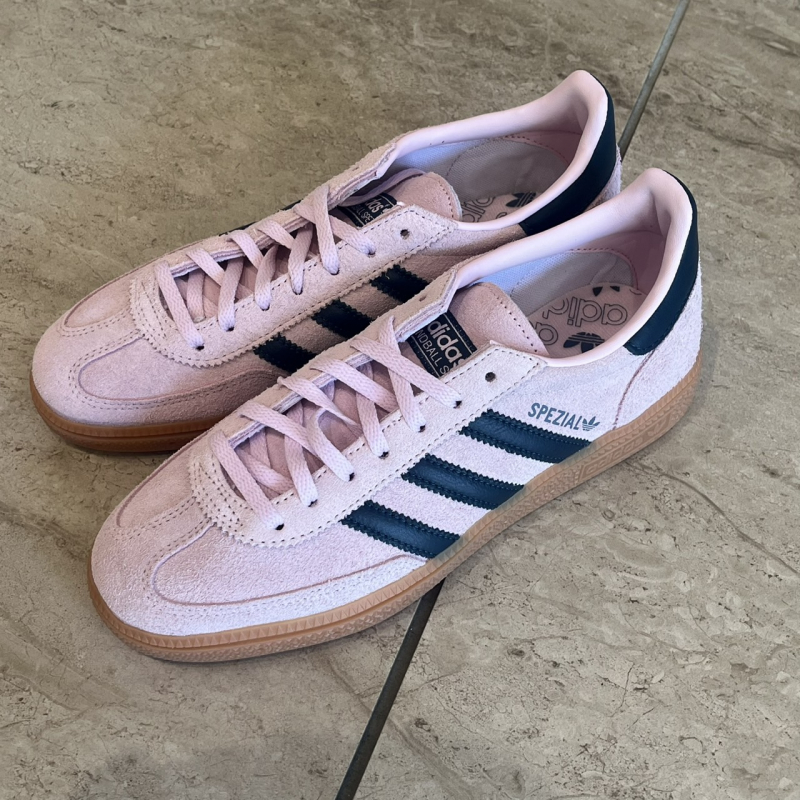 〖ADIDAS HANDBALL SPEZIAL W〗
