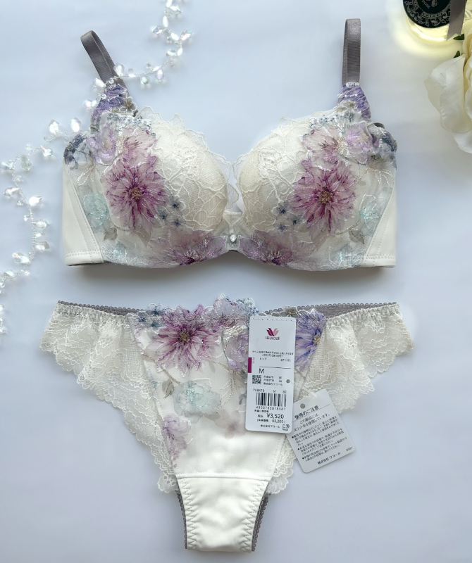 4F San-ai Resort northerly 　WACOAL ハグするブラ　新色入荷致しました♡