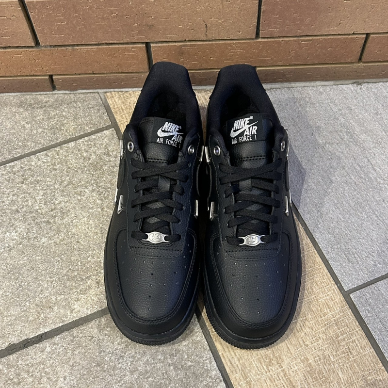 〖NIKE AIR FORCE1〗