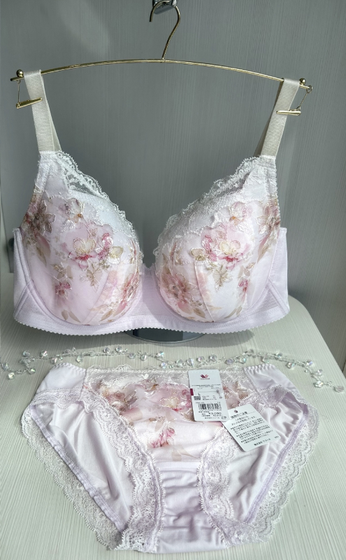 4F【San-ai resort northely】小さく見せるブラ新色♡