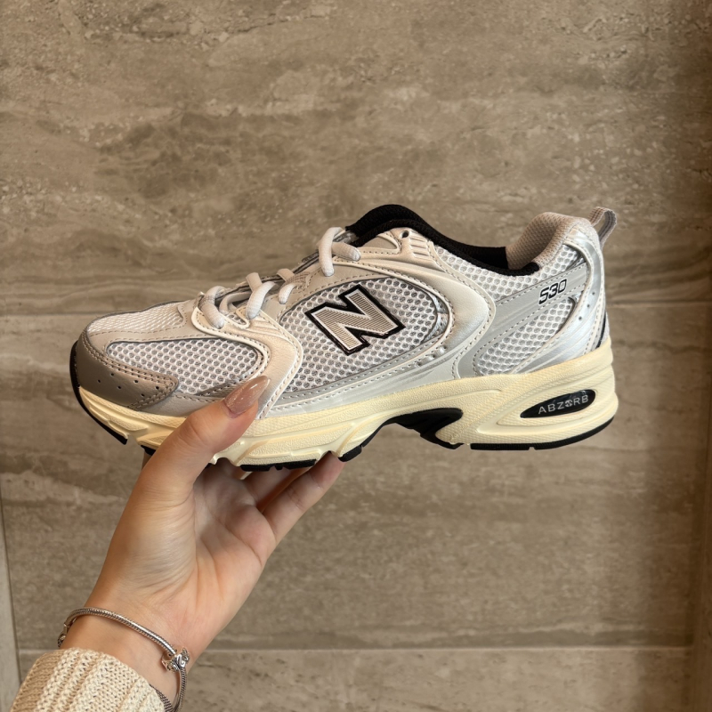 『NEW BALANCE MR530』