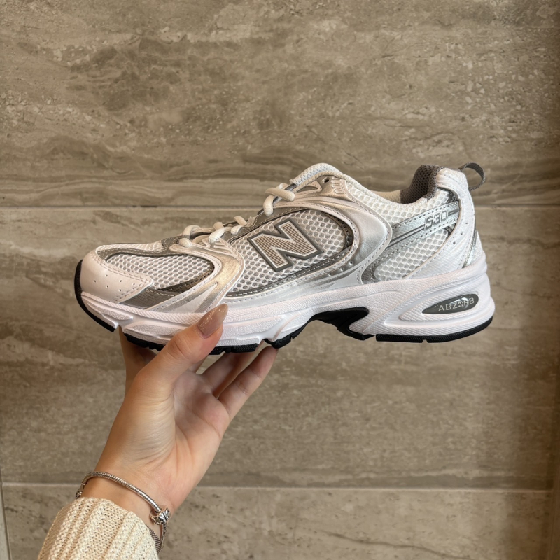 『NEW BALANCE MR530』