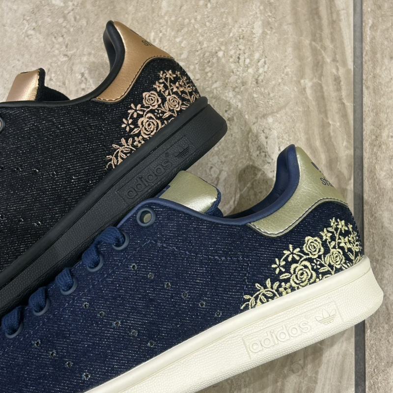 『ADIDAS STAN SMITH』