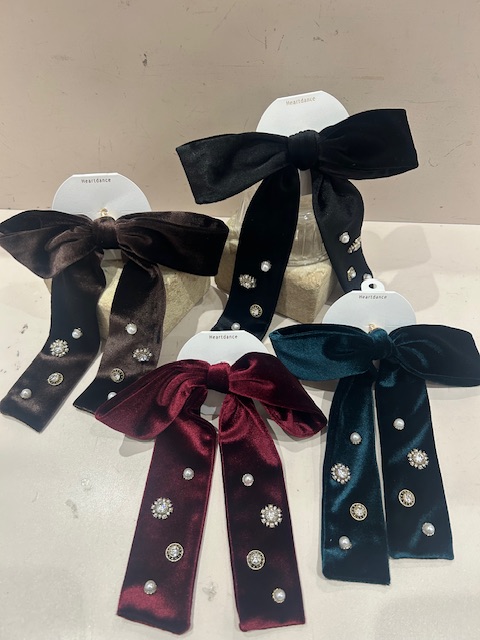 新作ベロアリボンカフ🎀.⋆