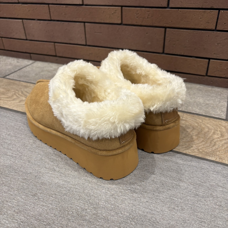 『クリスマスプレゼント　ボアブーツ』