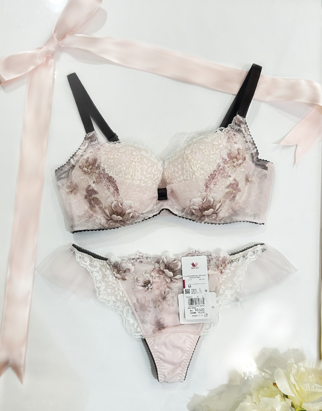 4F【San-ai Resort northerly】WACOAL リボンブラ　〈脇すきっきり〉入荷いたしました🎀