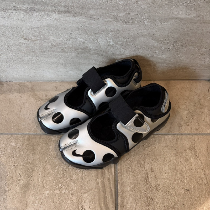 『NIKE  W AIR RIFT』