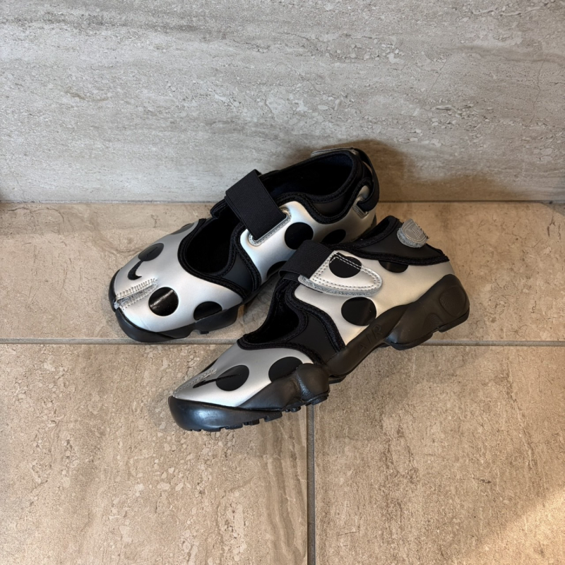 『NIKE  W AIR RIFT』