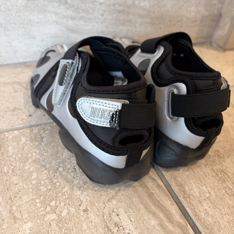 『NIKE  W AIR RIFT』