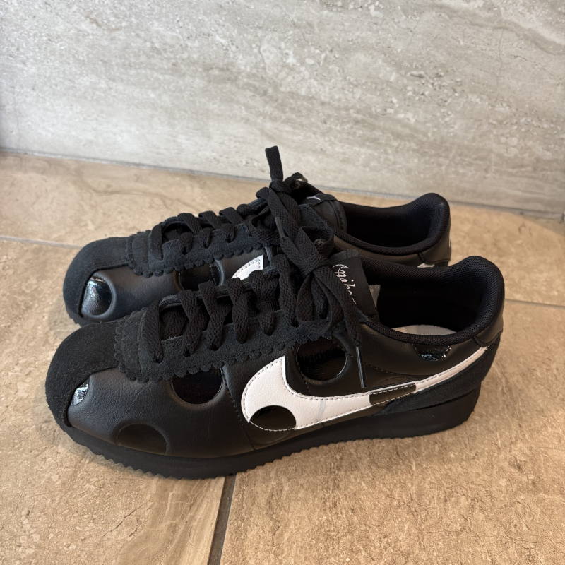 『NIKE   W CORTEZ』