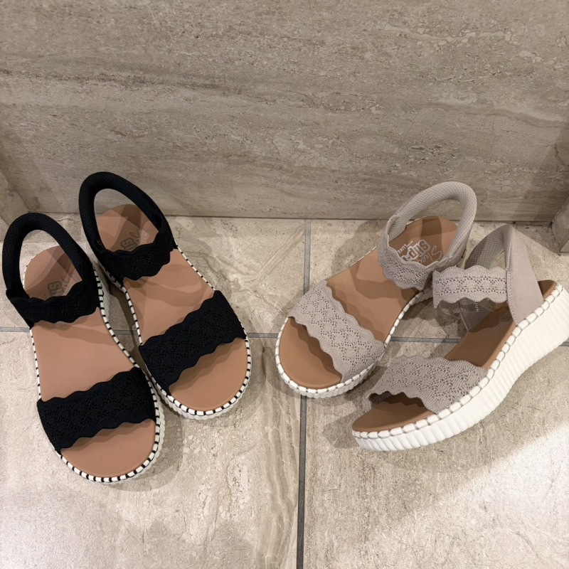 『SKECHERS サンダル』