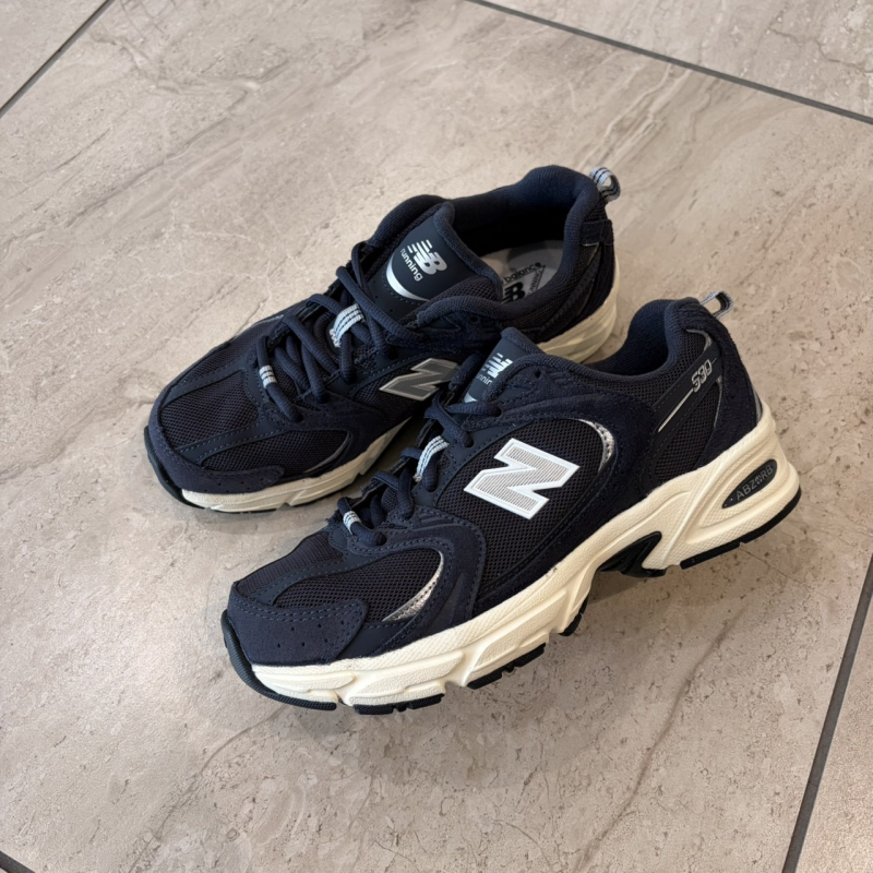 『New Balance  530』