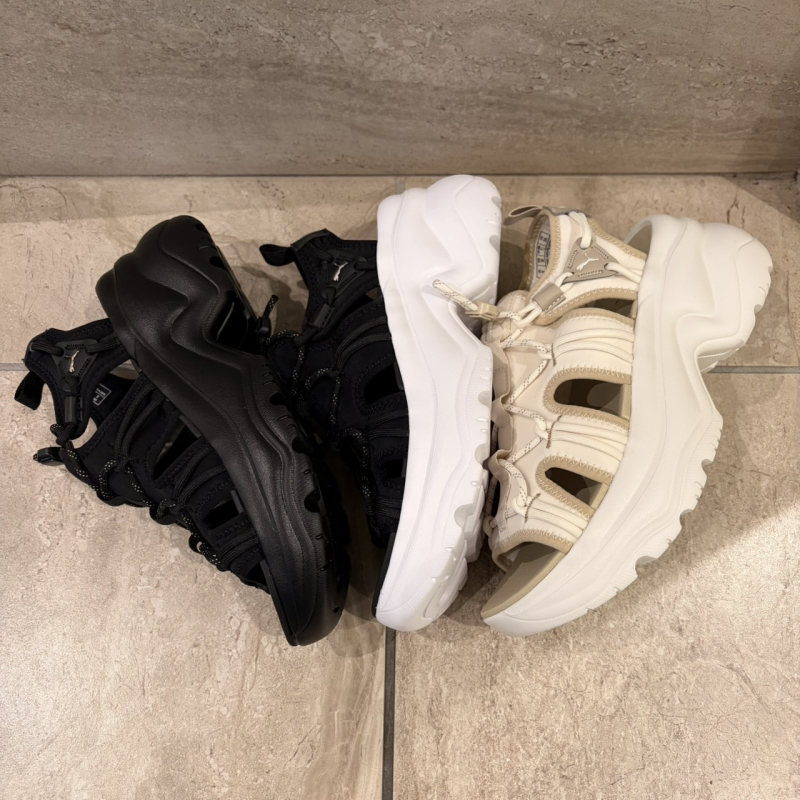 『PUMA  厚底サンダル』