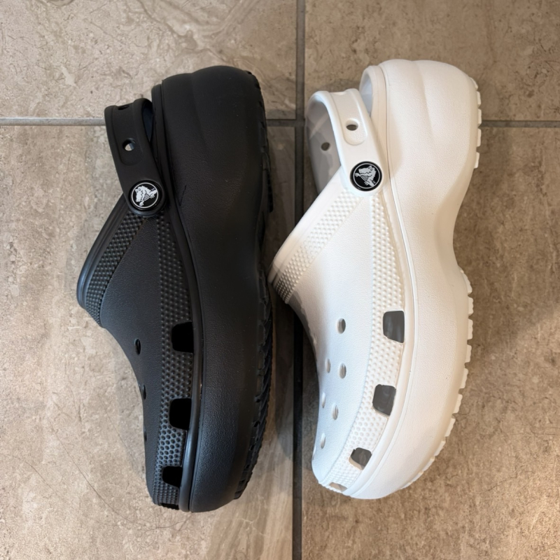 『crocs  厚底サンダル』