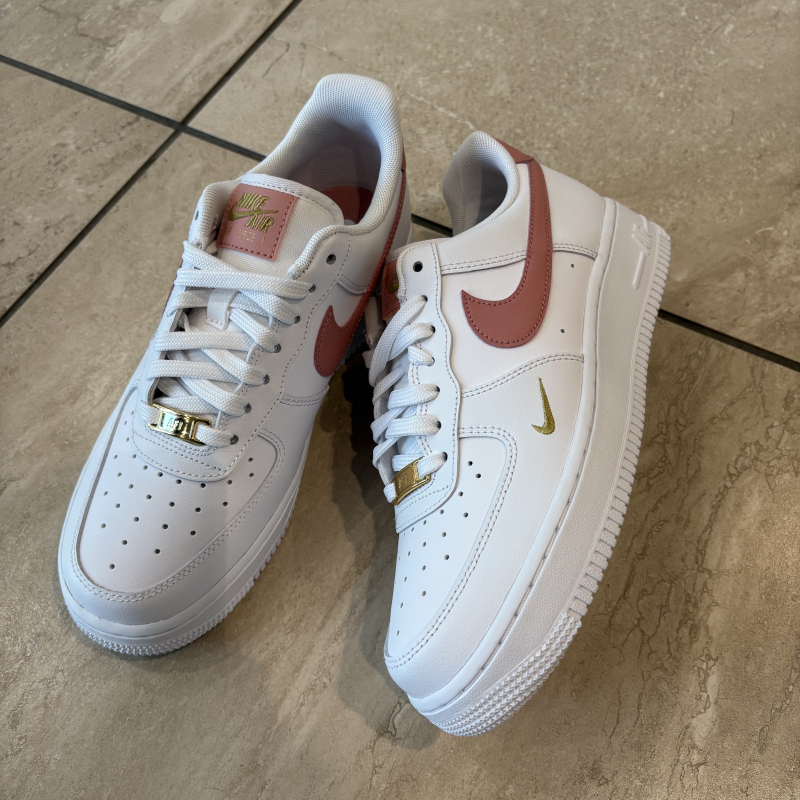 『NIKE AIR FORCE 1 '07 ESS』